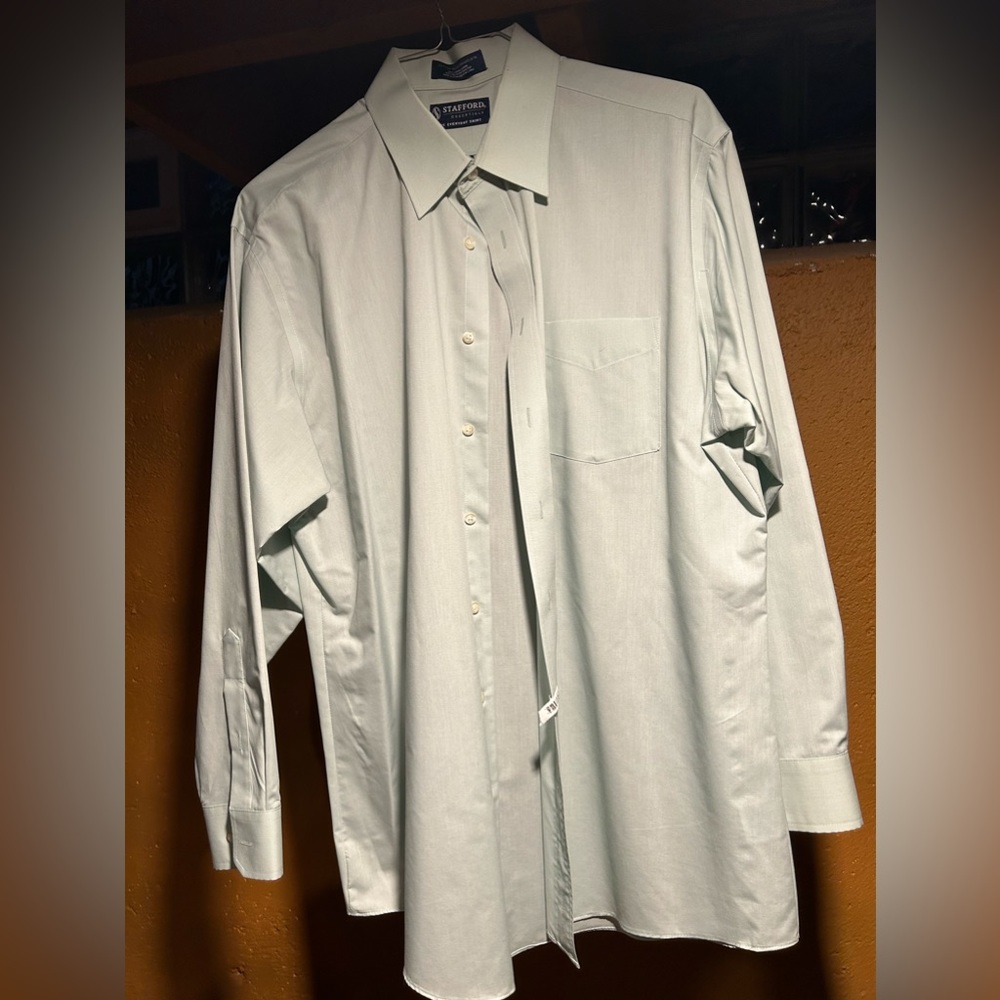 Stafford men’s dress shirt light green color XL 17 34/35